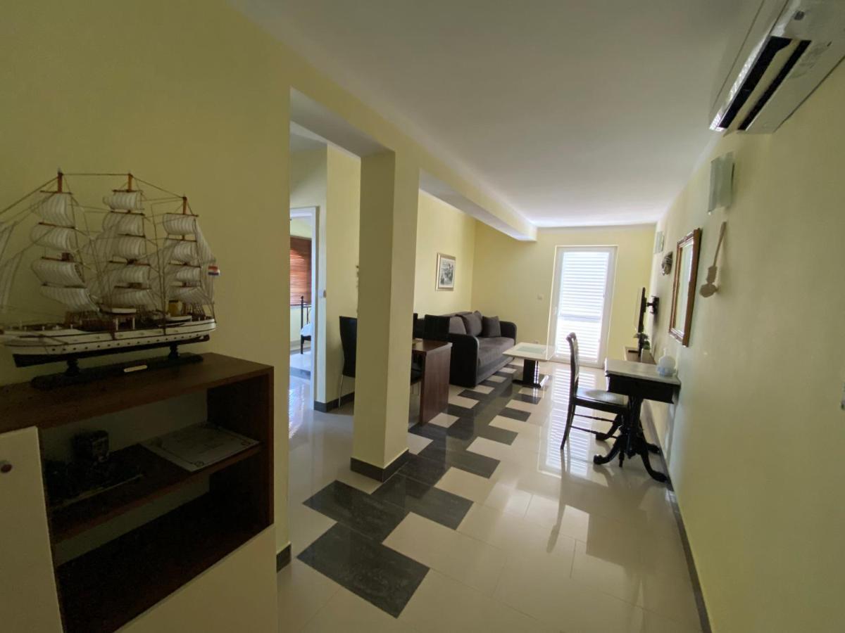Apartments Villa Lora Kraj  Exterior photo